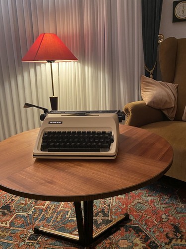 Vintage schreibmaschine adler - vintage, schreibmaschine,